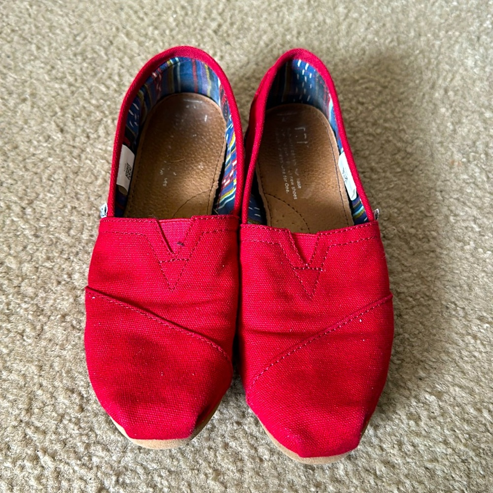 TOMS Red Women’s Slippers (7W)